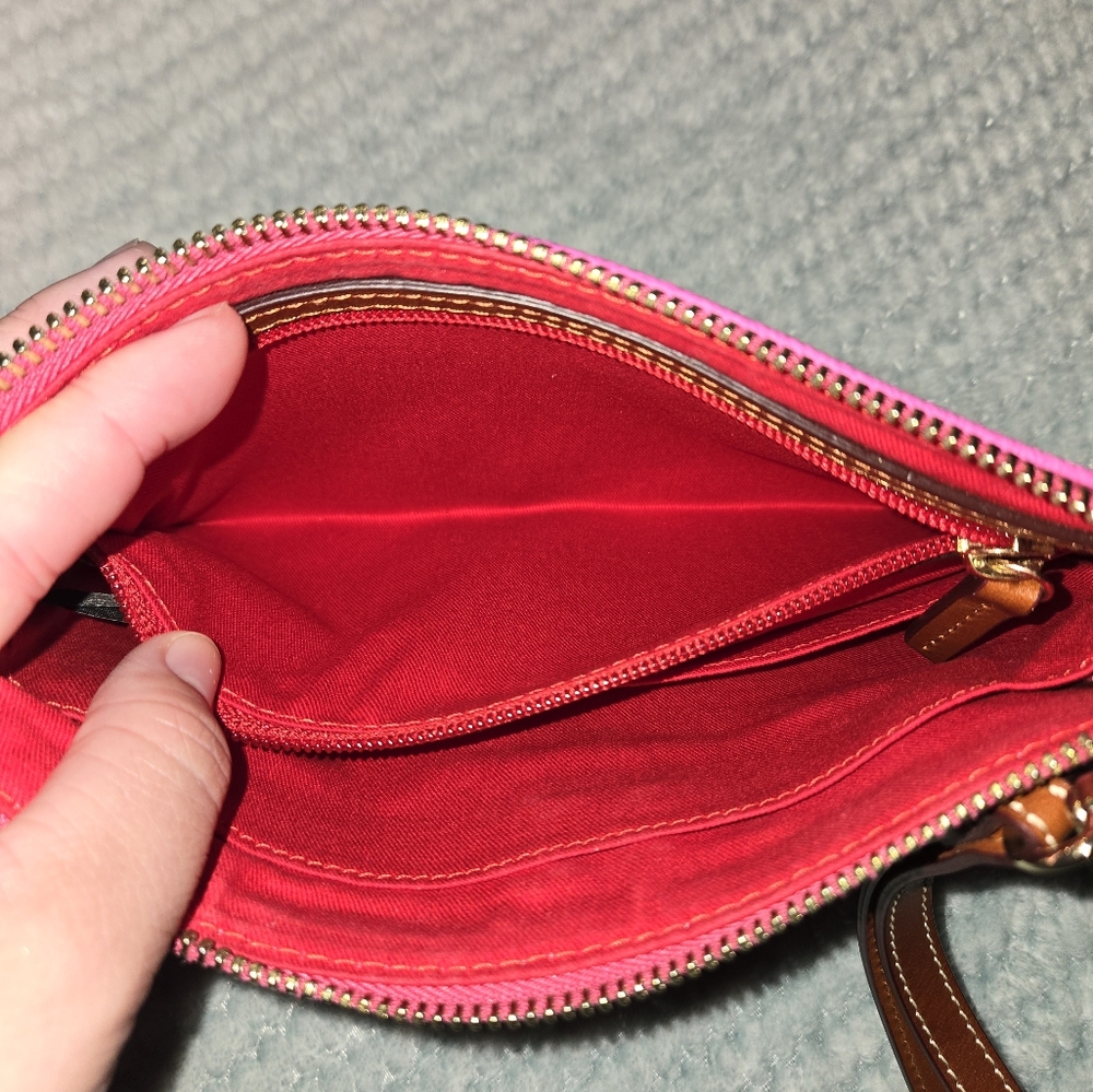COPY - Like new Dooney & Bourke Wristlet - Picture 4 of 5